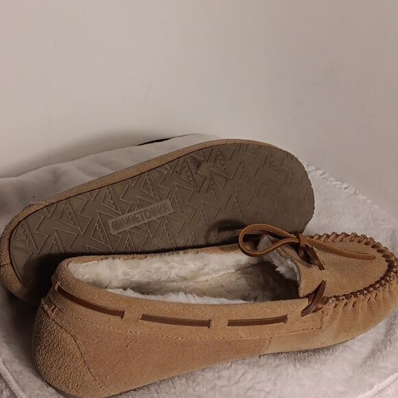 Minnetonka Tan Suede Moccasin - Picture 4 of 6